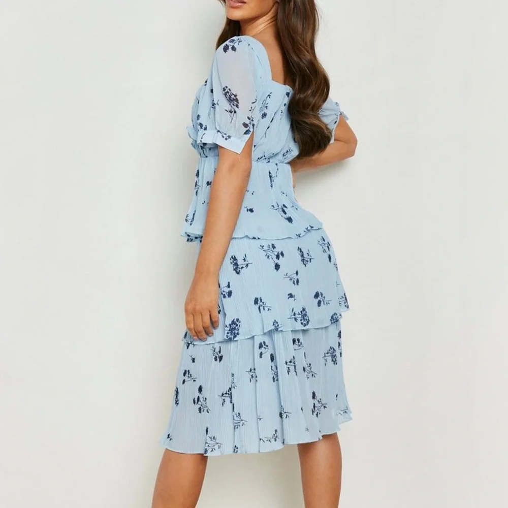 Boohoo Blue Floral Plisse Tiered Frill Midi Dress Spring Wedding Formal NEW US 8 - Picture 2 of 8